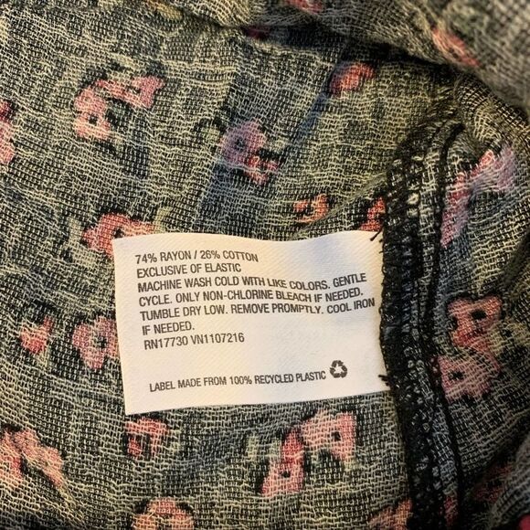 The Nines By HATCH 3/4 Sleeve Smockneck Button Down Maternity Top Size Small NWT - Picture 7 of 7